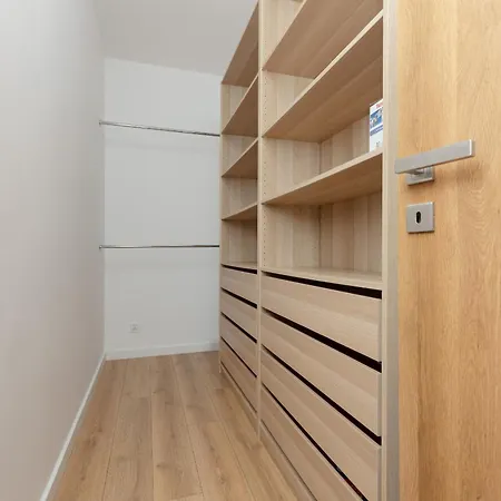 Minimalist In With Parking Near Kaliska By Renters *