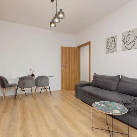 Minimalist In With Parking Near Kaliska By Renters Daire *
