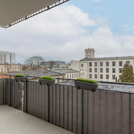 Minimalist In With Parking Near Kaliska By Renters