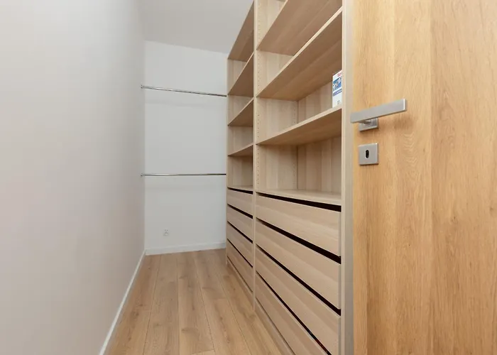 Minimalist In With Parking Near Kaliska By Renters *