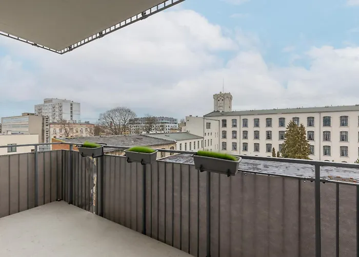 Minimalist In With Parking Near Kaliska By Renters